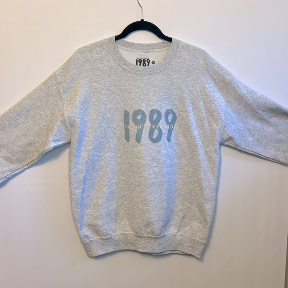 Taylor Swift official merch taylors version 1989 Crewneck Sweater size Medium - Picture 3 of 8